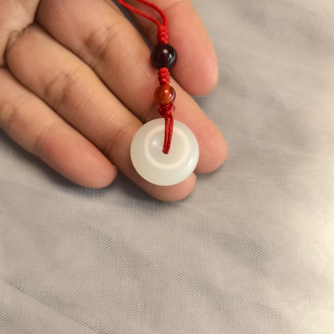 新疆和田玉，平安扣，白细油润