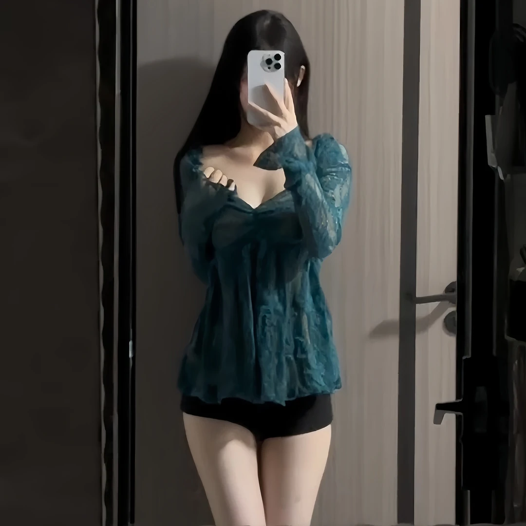 法式气质性感辣妹方领镂空蕾丝衫女装秋季新款高腰修身短裤两件套