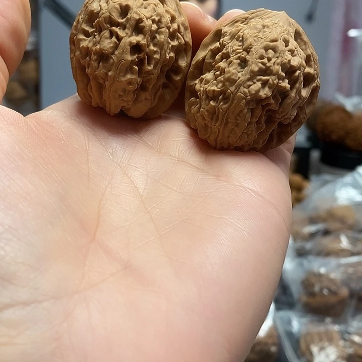 文玩核桃把件36红锦鲤
