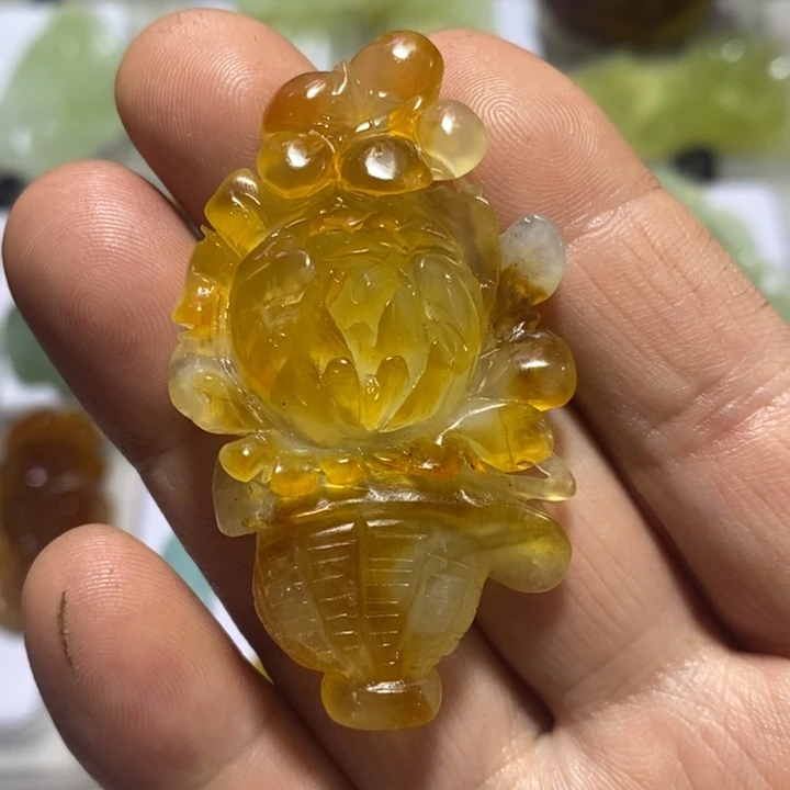 严***梅蛇纹石玉未镶嵌颈饰