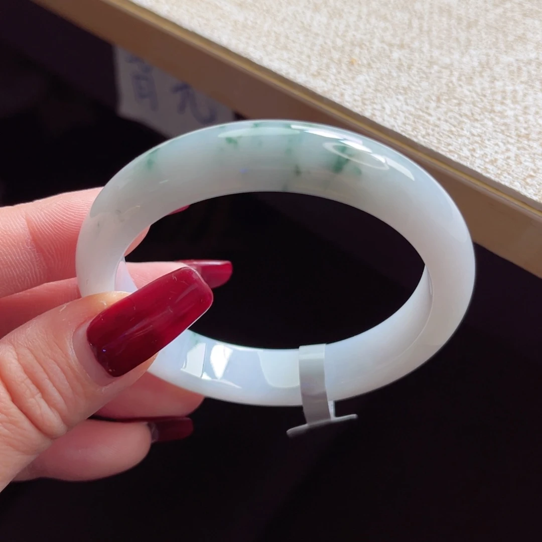 翡翠手镯未镶嵌手镯