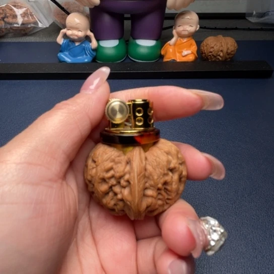 文玩核桃吊坠翥元宝