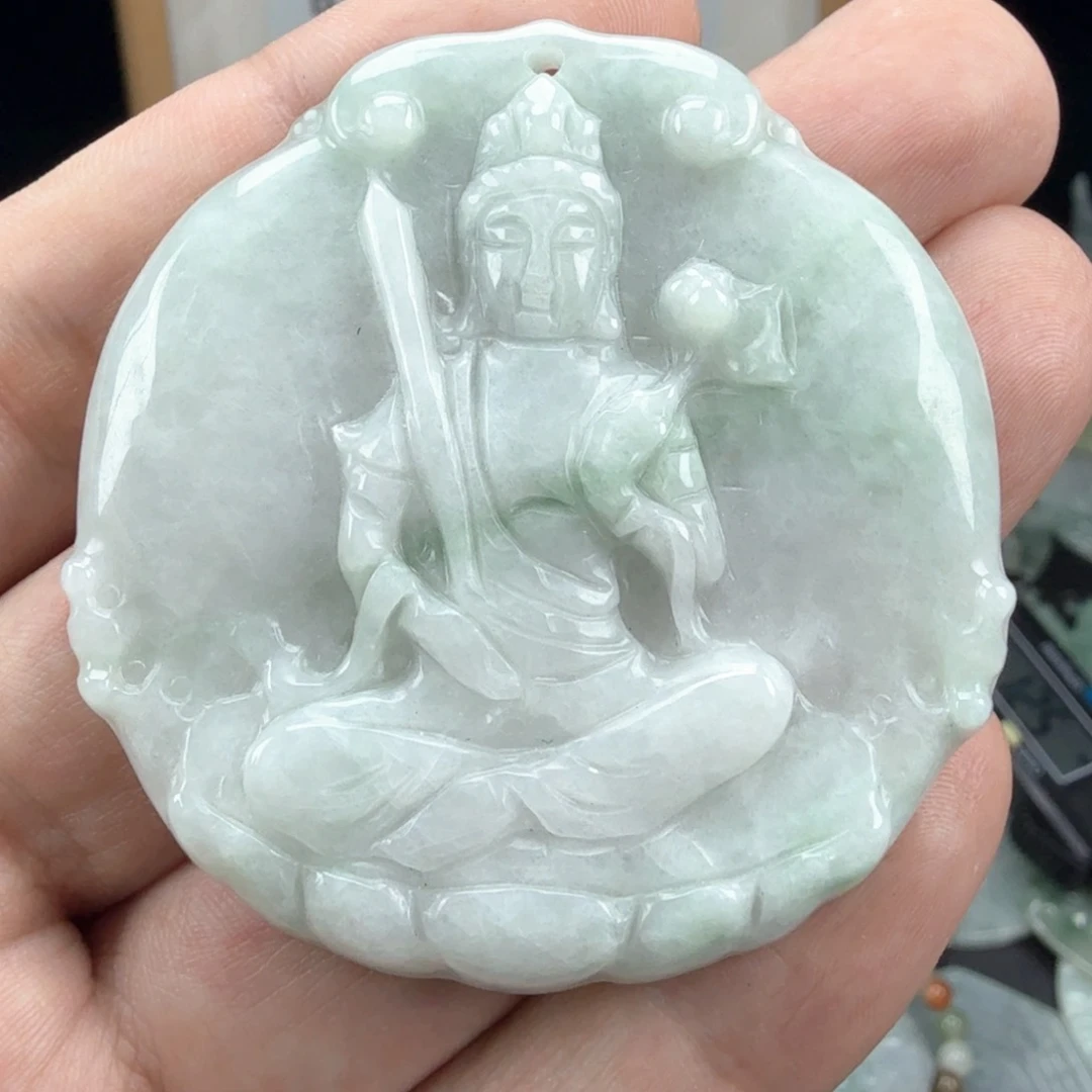 翡翠挂件未镶嵌翡翠