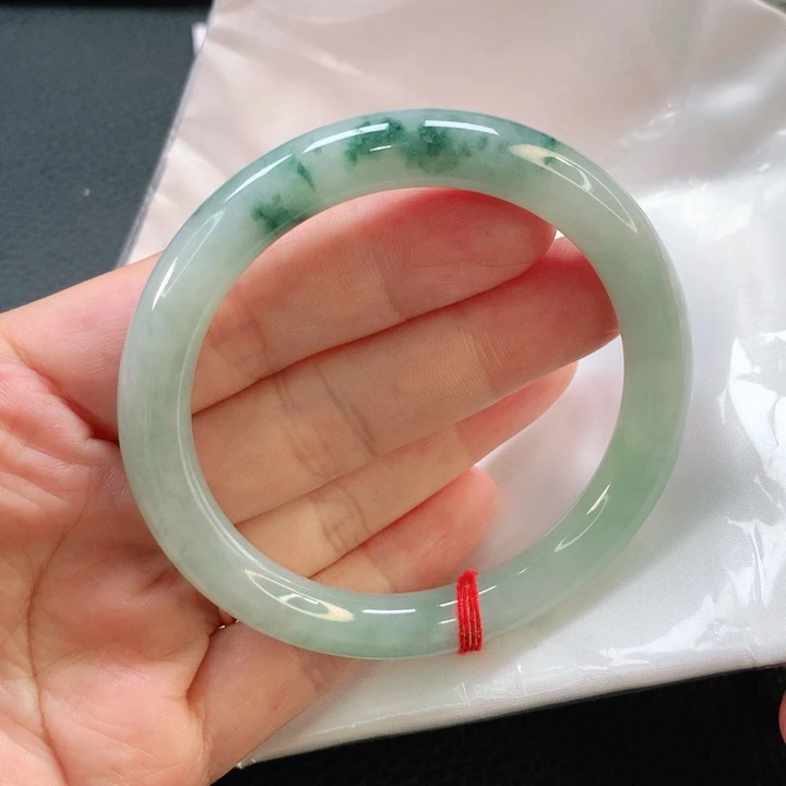 翡翠手镯未镶嵌56圆