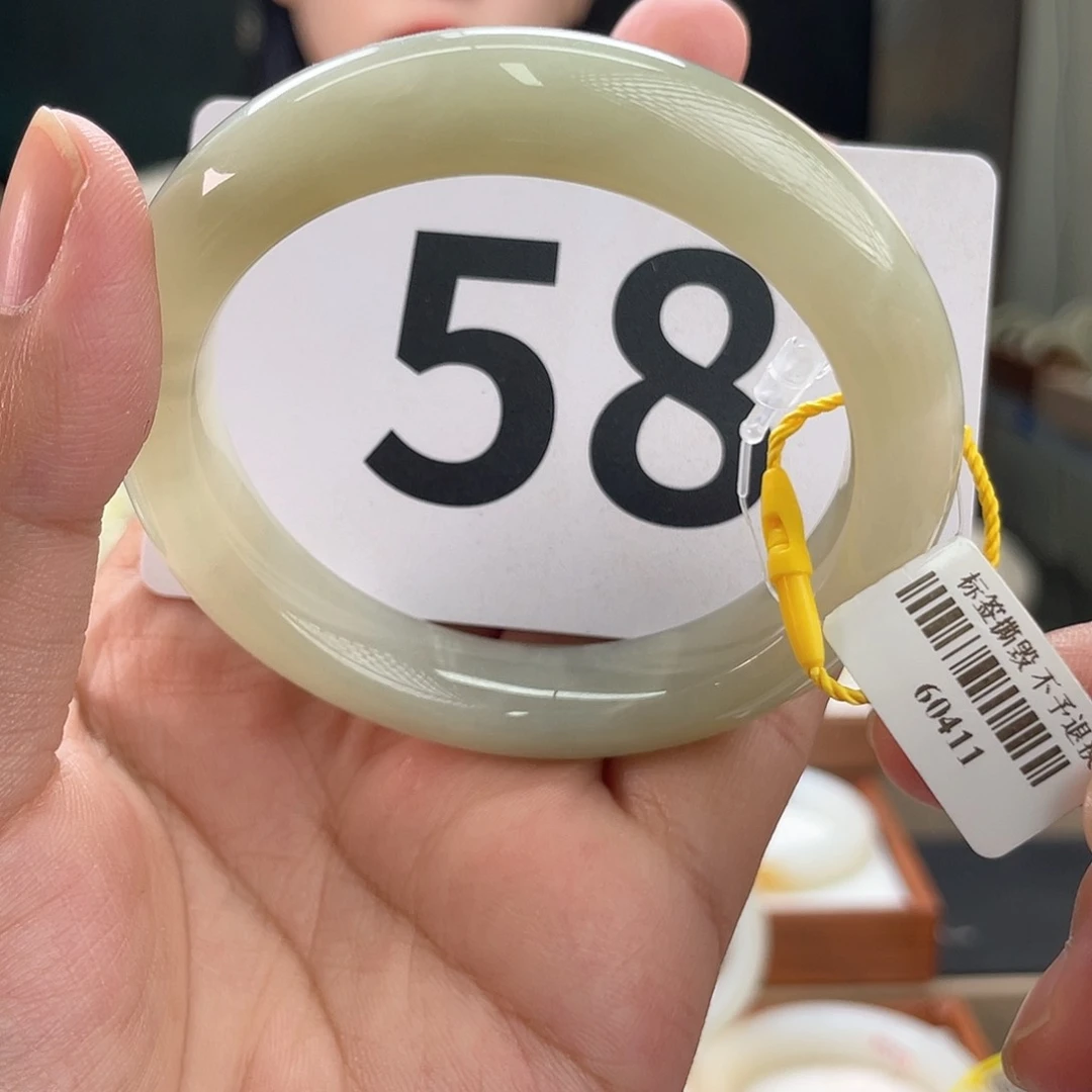 和田玉手镯未镶嵌微瑕