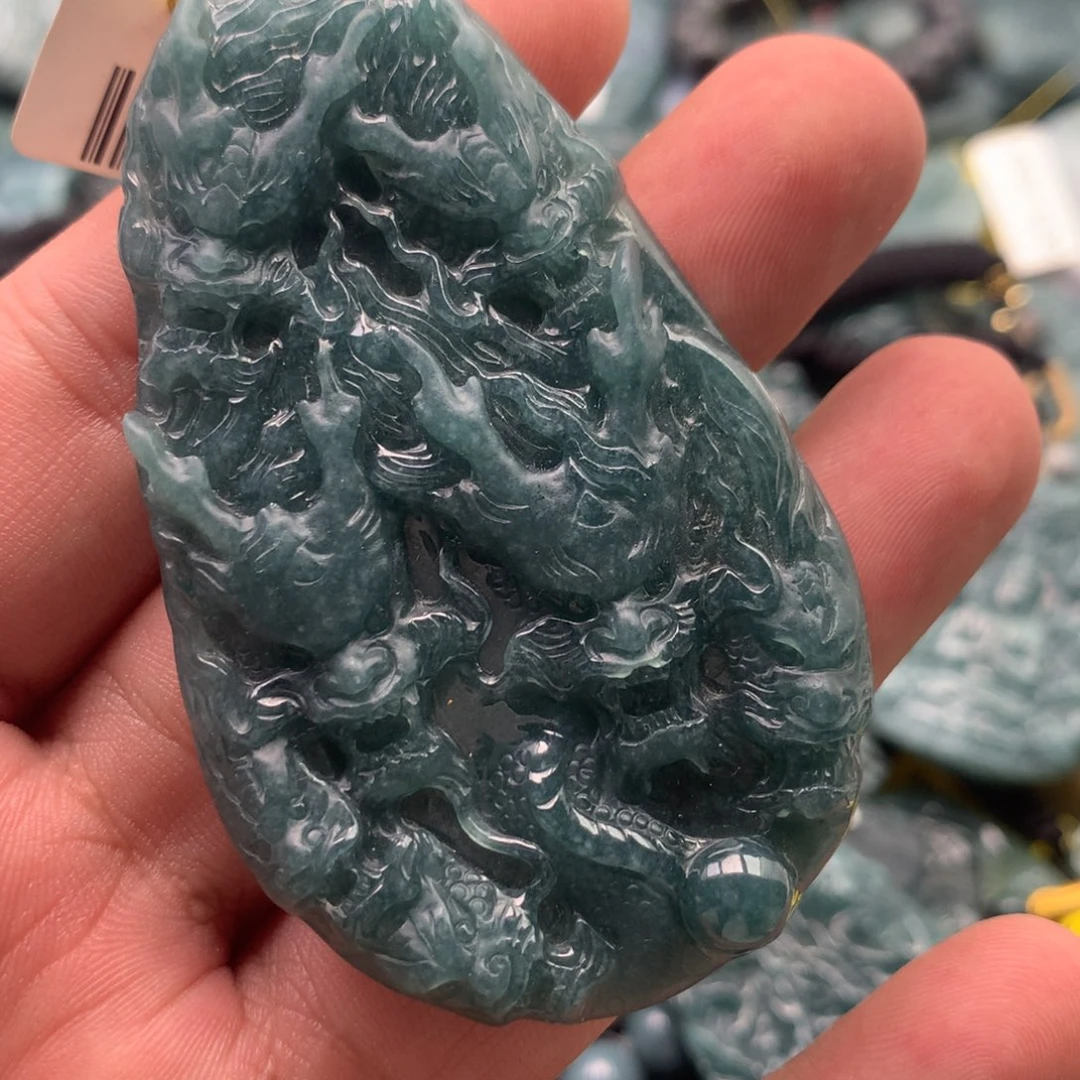 翡翠未镶嵌颈饰龙牌