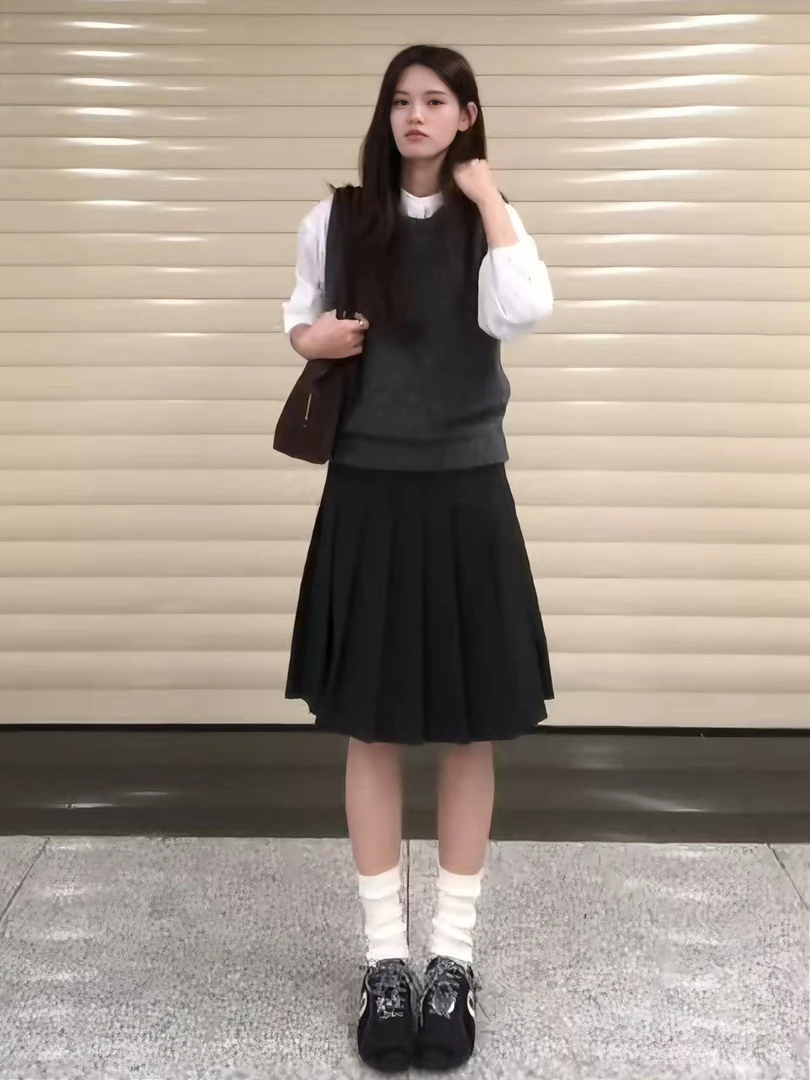 2025年dong休闲森系学院风时尚套装白色衬衫修身马甲高腰半身裙潮