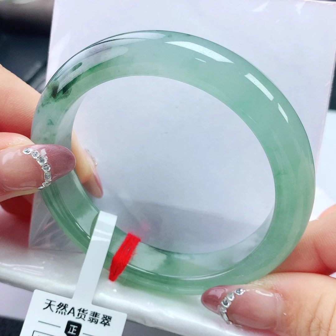 翡翠手镯未镶嵌56圈