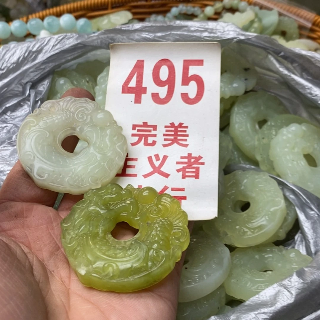 蛇纹石玉挂坠未镶嵌