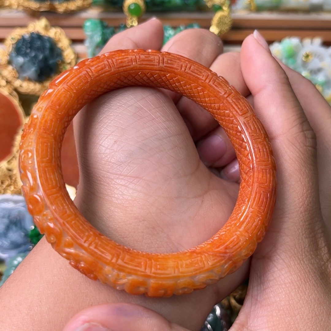 翡翠手镯未镶嵌追**好带编织