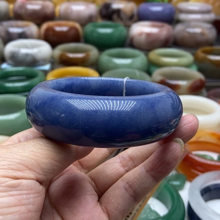 未镶嵌手镯石英质玉一**香