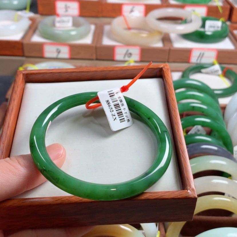 【闪购商品】和田玉手镯未镶嵌60