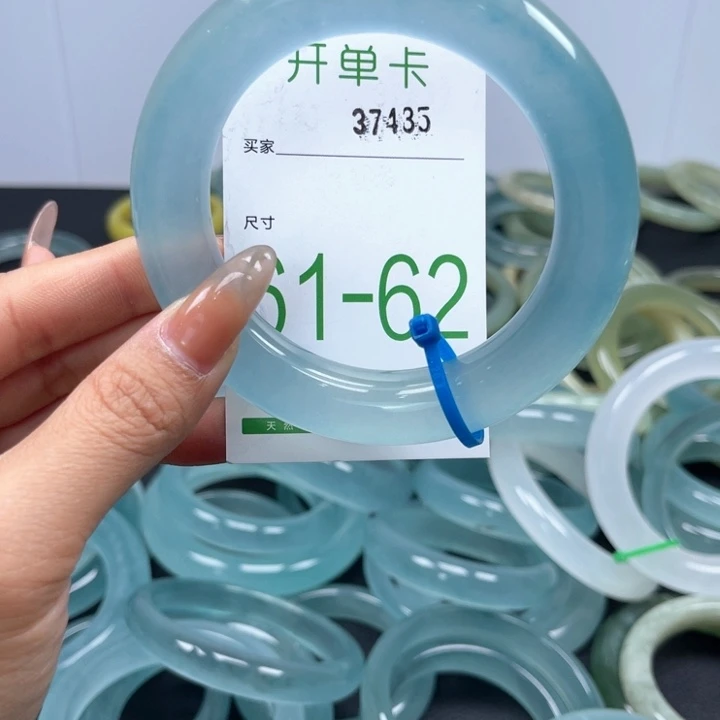 石英岩玉手镯未镶嵌