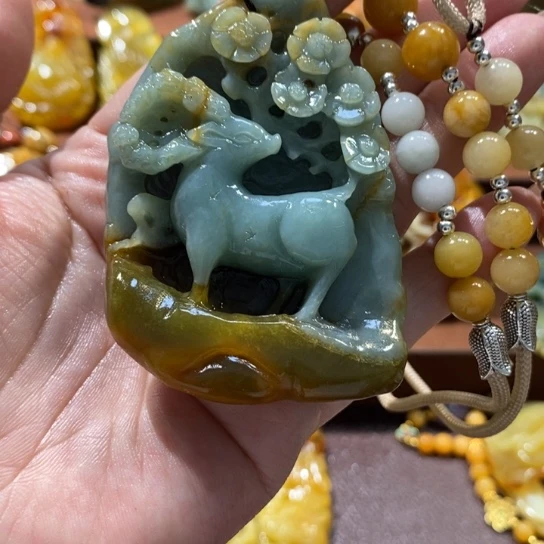 蛇纹石玉未镶嵌颈饰