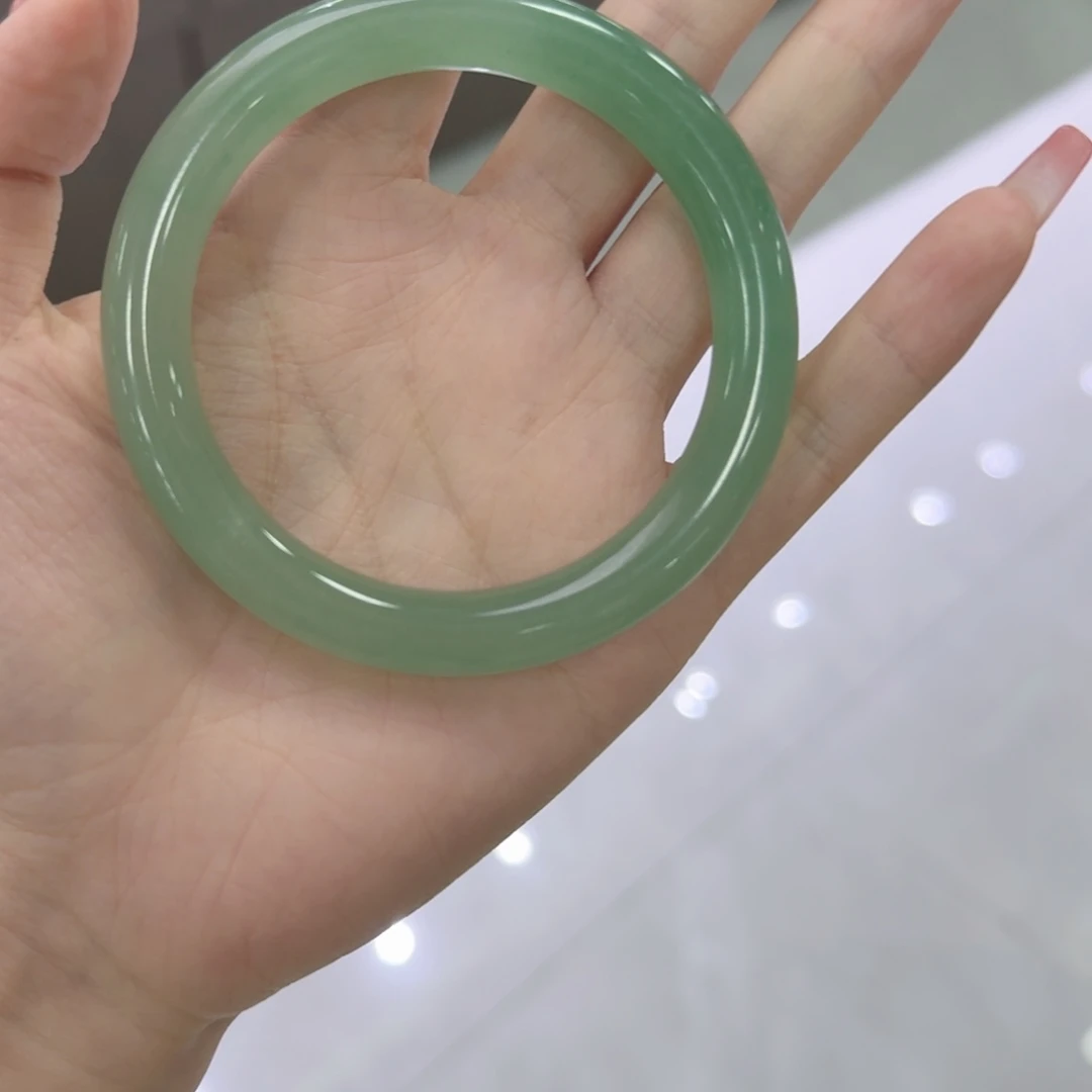 东陵石手镯未镶嵌