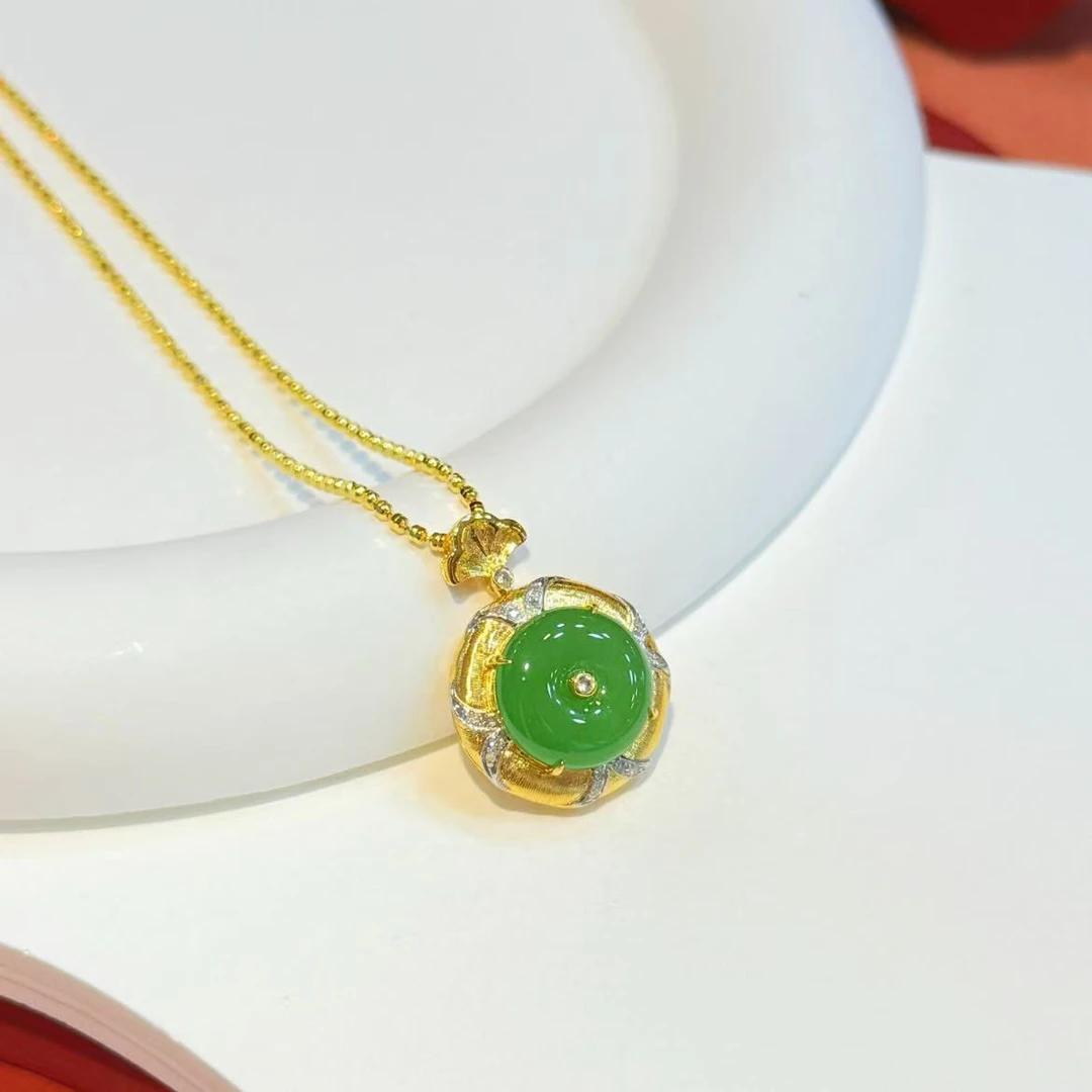 【红娘子】18K金双色镶嵌9*10mm和田玉苹果绿平安扣HNZ8464