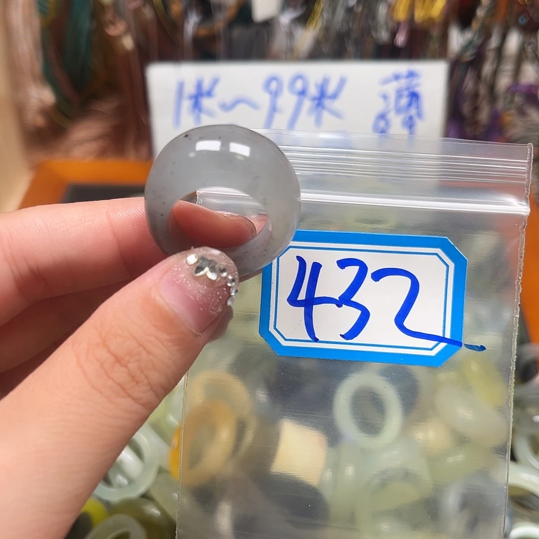 西****未镶嵌蛇纹石玉珠宝奇石
