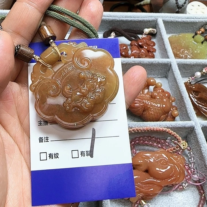 蛇纹石玉颈饰未镶嵌?***?