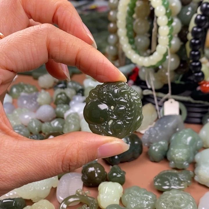 和田玉未镶嵌颈饰