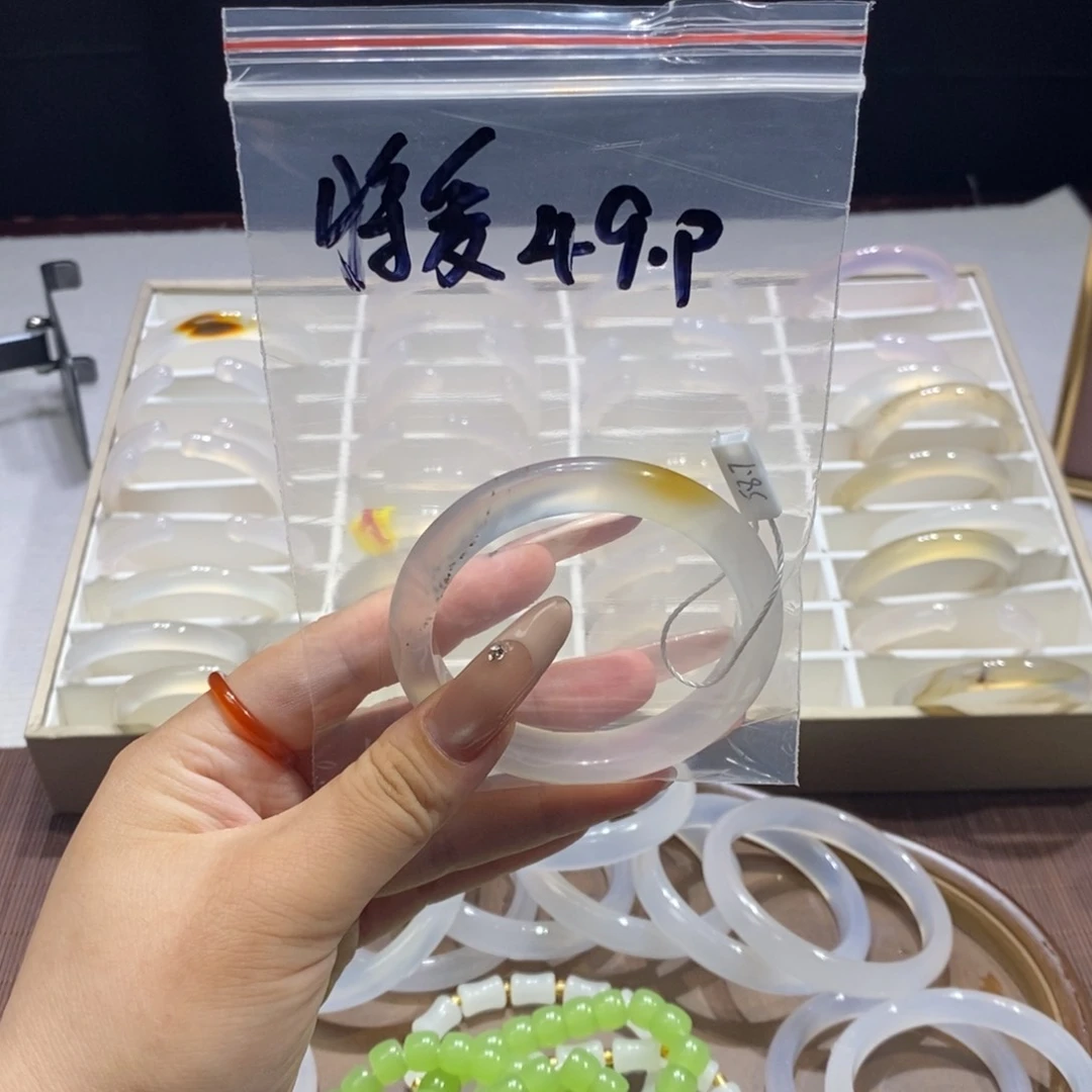 将***.玛瑙/玉髓手镯未镶嵌