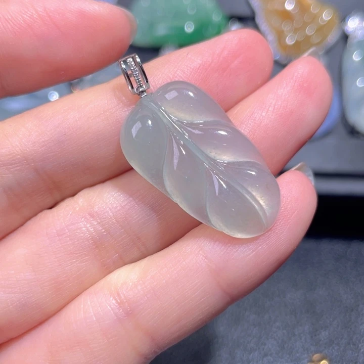 颈饰18K金镶嵌翡翠翡翠