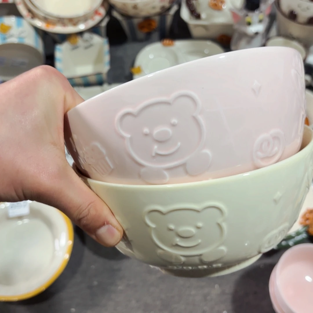 白瓷两只浮雕小熊七寸汤碗