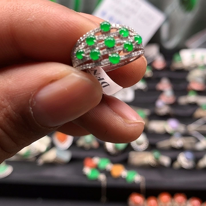 翡翠18K金镶嵌戒指