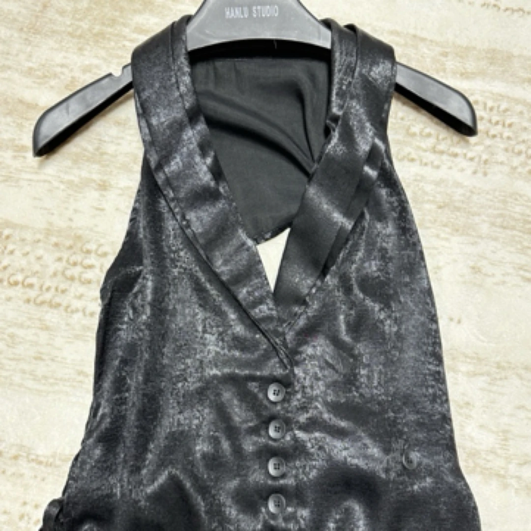 【猫本家】韩家黑色挂脖褶皱套装