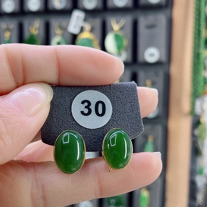 18K金镶嵌和田玉耳饰