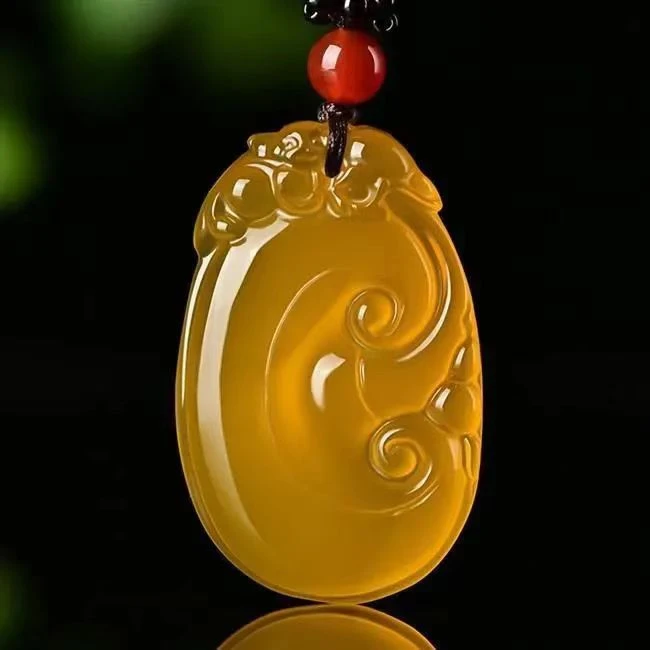 正品黄玛瑙挂件男女通用挂件真品送礼饰品吊坠项坠随机多样性发货