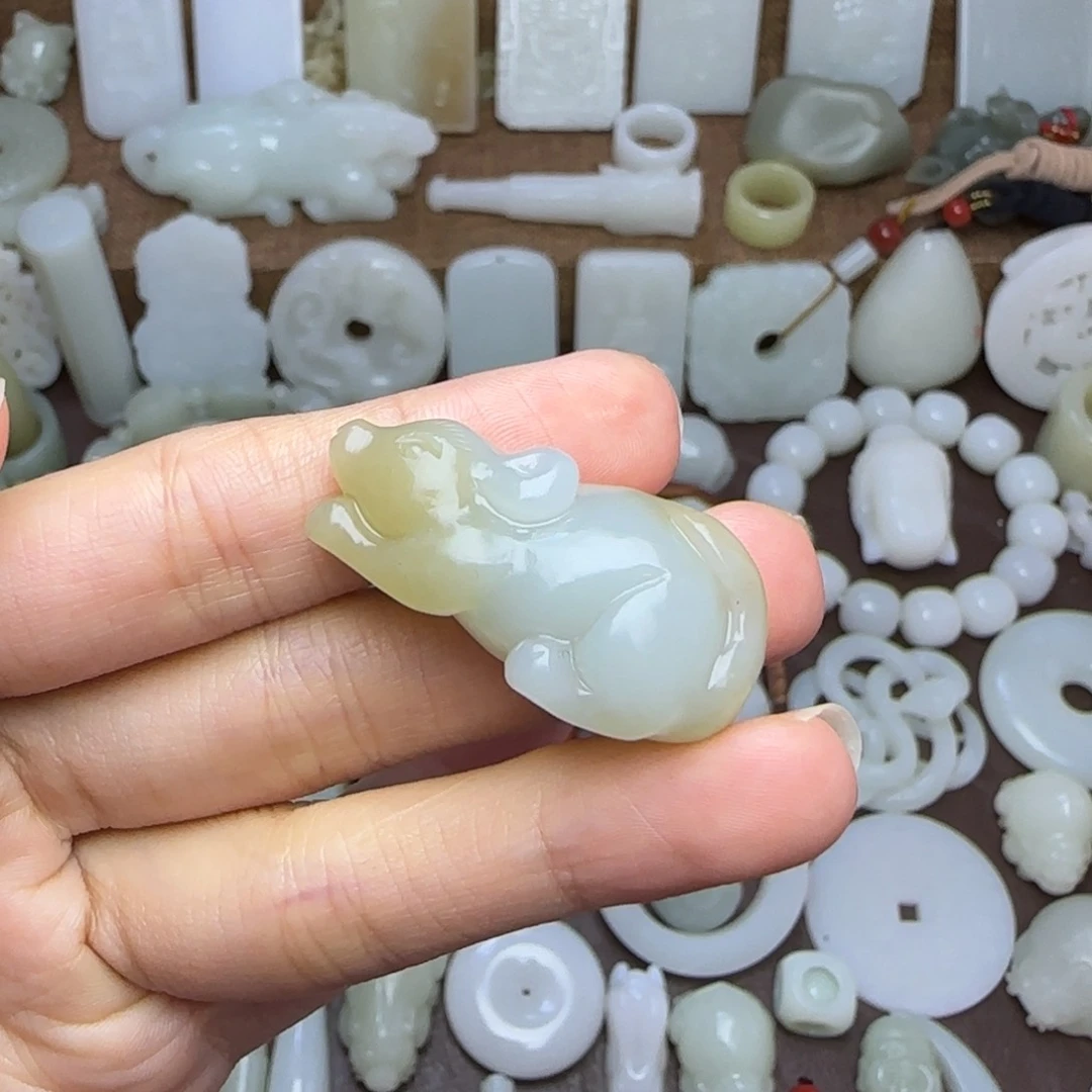 和田玉未镶嵌挂件一**年