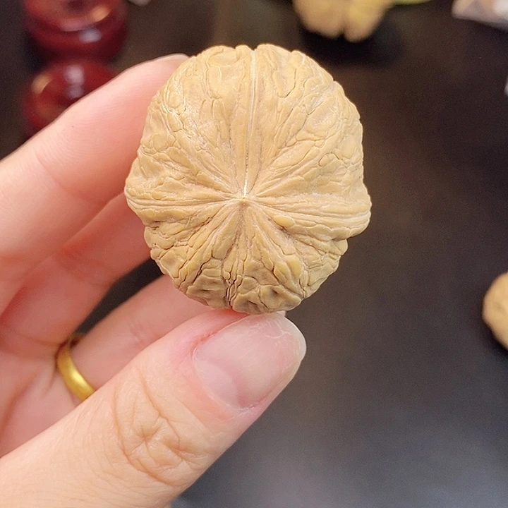 辽***》文玩核桃吊坠瑕疵单只不退不换