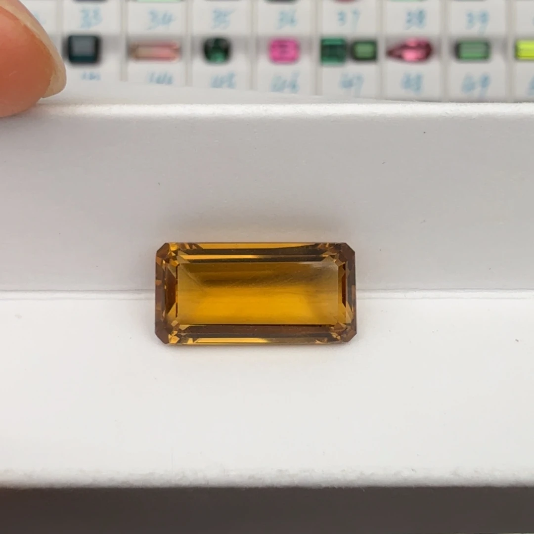 笔搁水晶未镶嵌天然6.05克拉