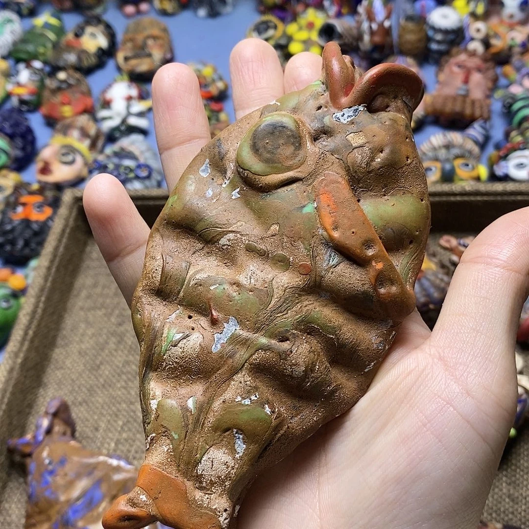 颈饰琉璃巨大老鱼