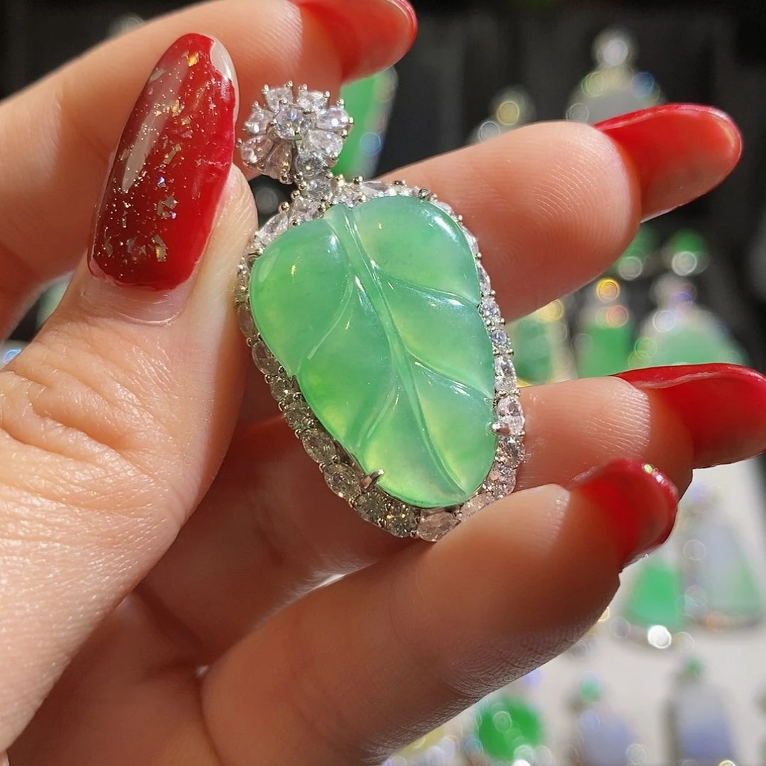 翡翠颈饰银S925镶嵌天然翡翠