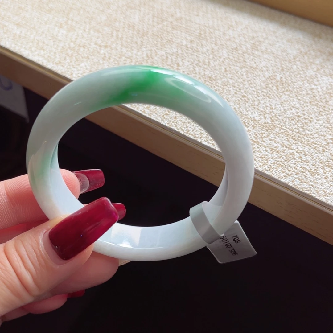 翡翠手镯未镶嵌手镯