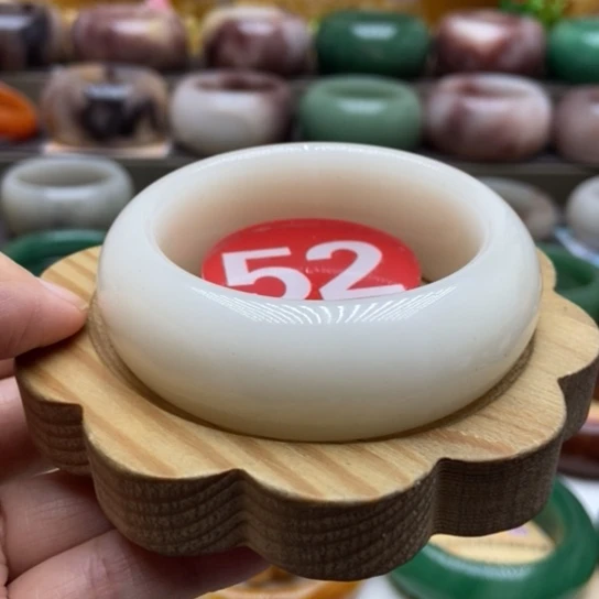 未镶嵌手镯石英质玉