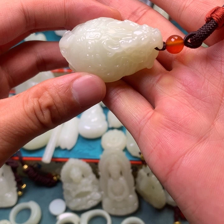 和田玉未镶嵌颈饰行**沙