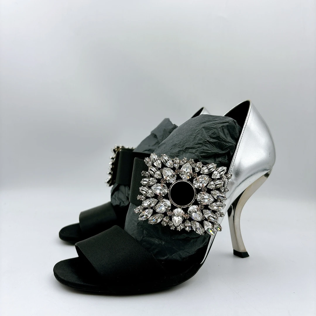 95新 Roger Vivier/罗杰·维威耶 38码/钻扣高跟鞋/BM01137