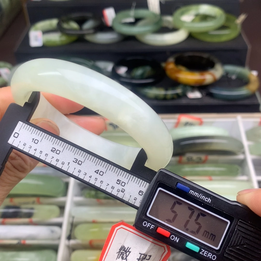 蛇纹石玉未镶嵌手镯891