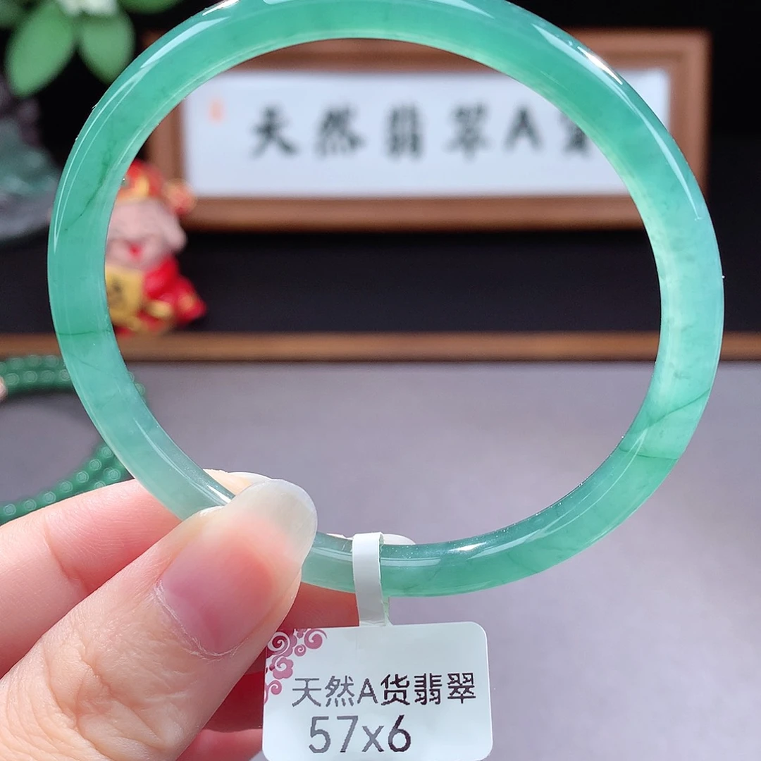 未镶嵌手镯（圆镯）翡翠