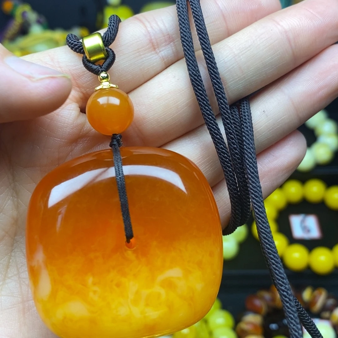 爱***贝蜜糖红方扣一枚搭配款