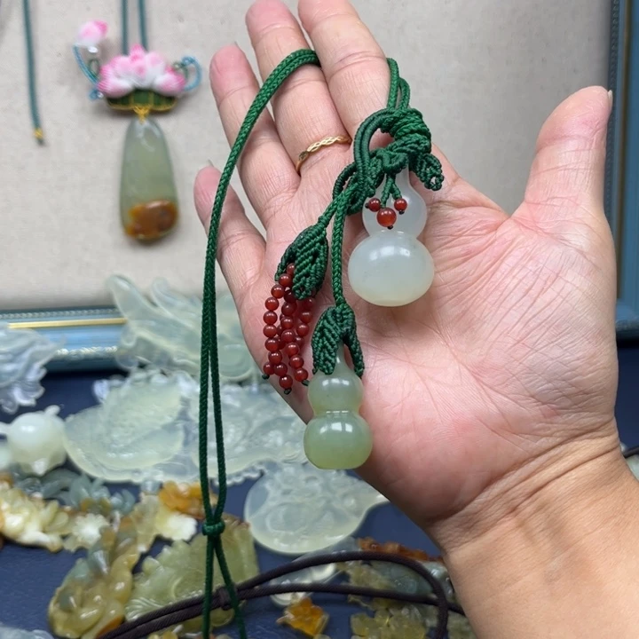 蛇纹石玉吊坠合金