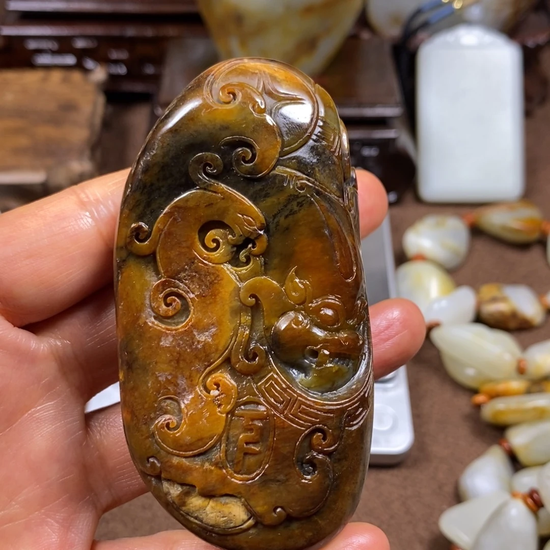 和田玉未镶嵌把件