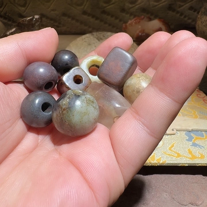 颈饰未镶嵌和田玉（糖玉）