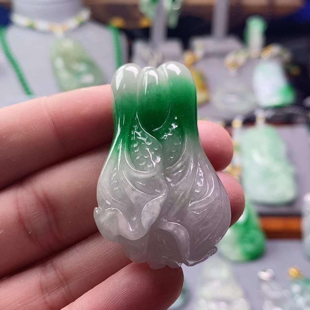 翡翠未镶嵌吊坠(赠链)