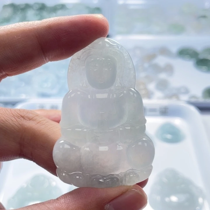 翡翠未镶嵌颈饰观音