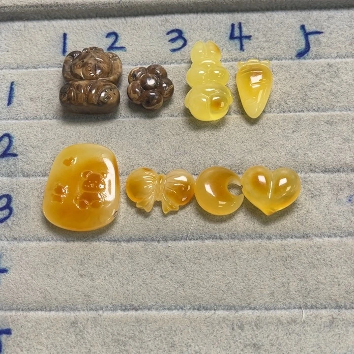 琥珀颈饰未镶嵌是***呀天然蜜蜡配件