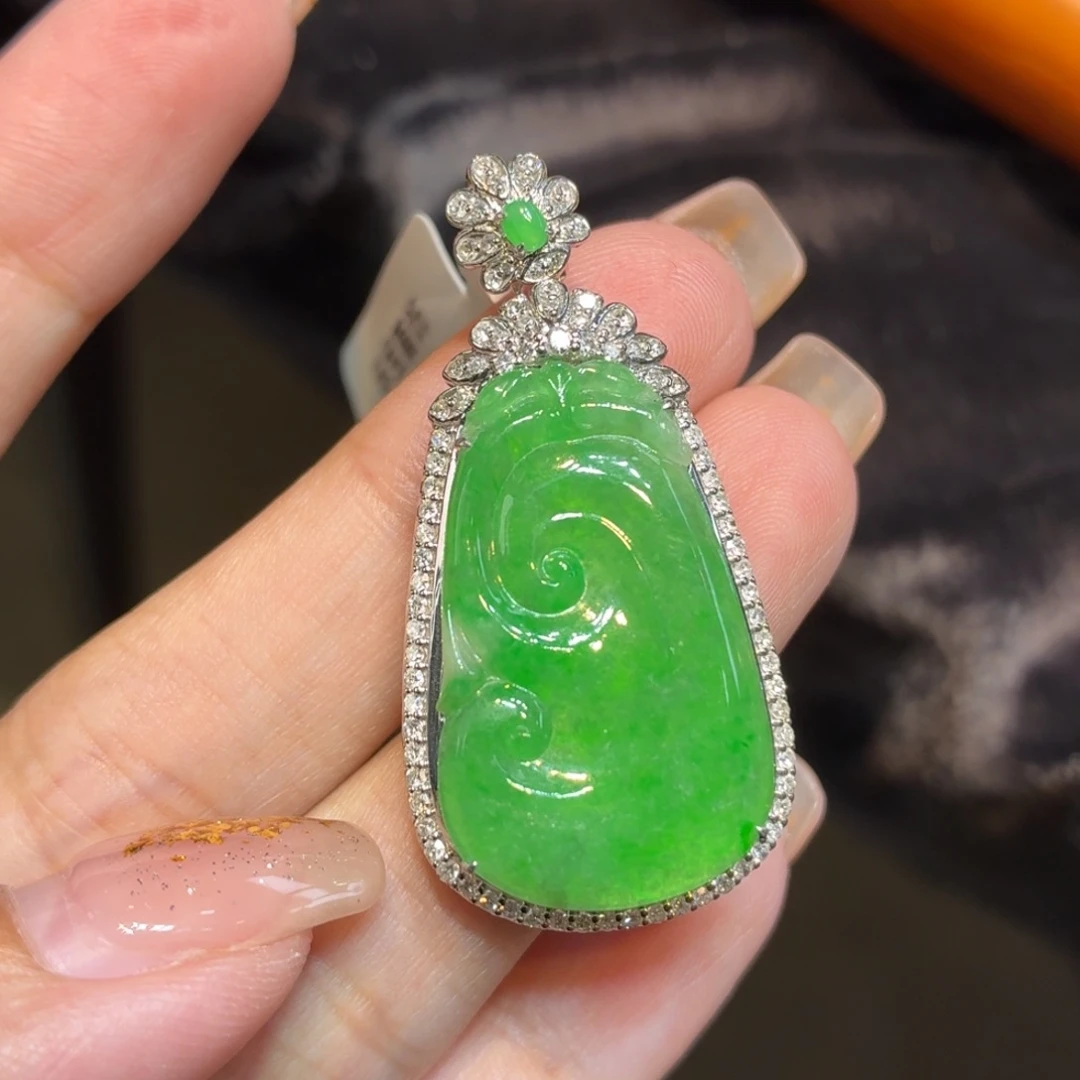 翡翠18K金镶嵌颈饰天然缅甸翡翠