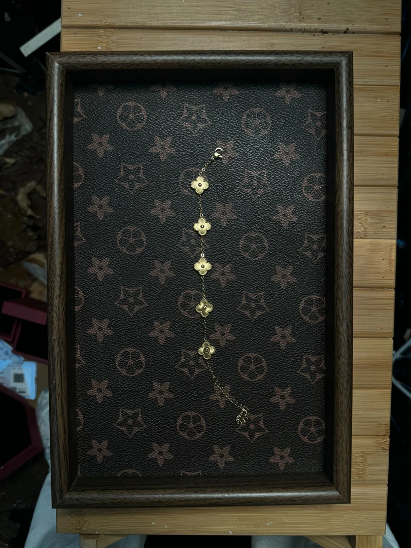 B006 镭射金 梵家SL 小花四叶草老花盘